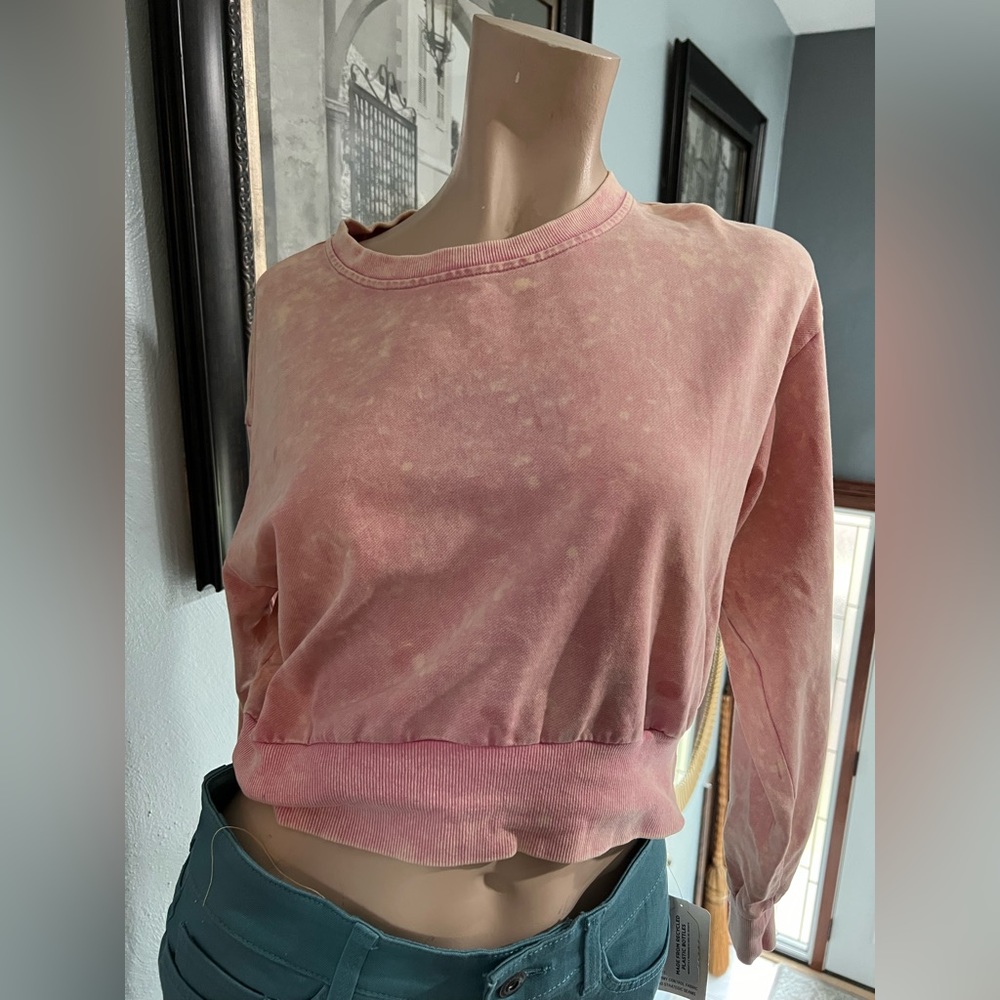 LE LIS pale pink cropped distressed sweatshirt size- medium